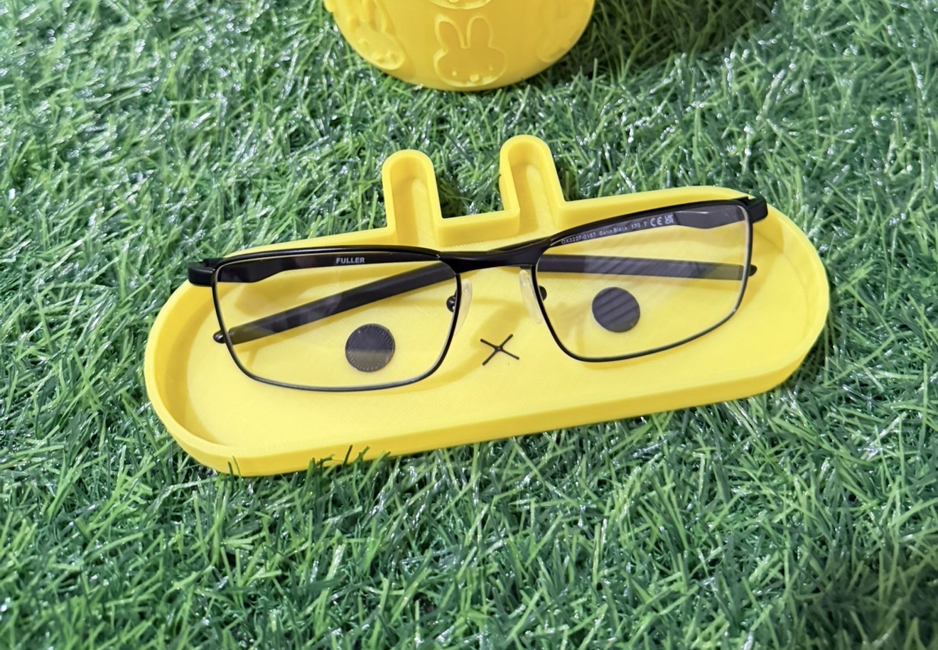 Glasses holder - image 1